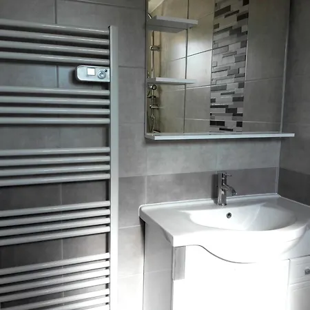 Maison T4 Renovee - Jardin Prive - Et Commerces A Pied - Stationnement Inclus - Fr-1-331-32 Ferienhaus *