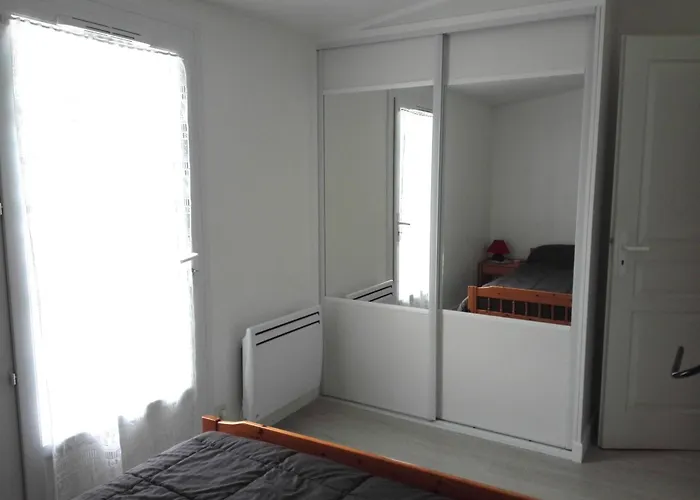 Maison T4 Rénovée - Jardin Privé - Et Commerces à Pied - Stationnement Inclus - Fr-1-331-32 *