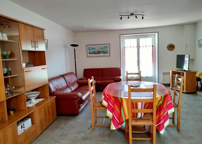 Casa vacanze Maison T4 Rénovée - Jardin Privé - Et Commerces à Pied - Stationnement Inclus - Fr-1-331-32