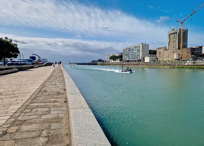 Maison T4 Rénovée - Jardin Privé - Et Commerces à Pied - Stationnement Inclus - Fr-1-331-32