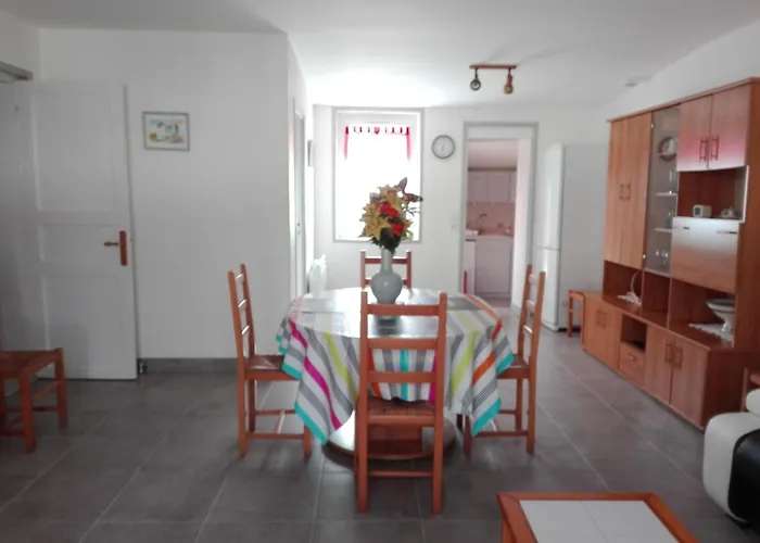 Maison T4 Rénovée - Jardin Privé - Et Commerces à Pied - Stationnement Inclus - Fr-1-331-32