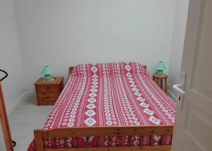 Maison T4 Rénovée - Jardin Privé - Et Commerces à Pied - Stationnement Inclus - Fr-1-331-32 *